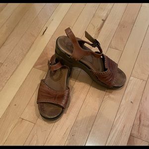 Dansko Vintage Leather Brown Sandals Size 8.5